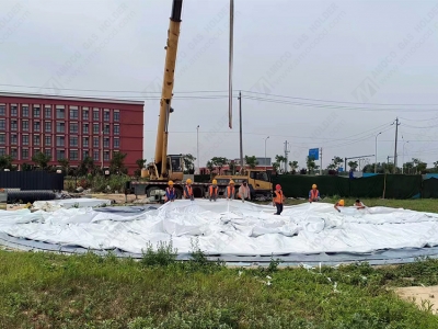 我公司位于江蘇一酒業(yè)公司膜氣柜開始安裝