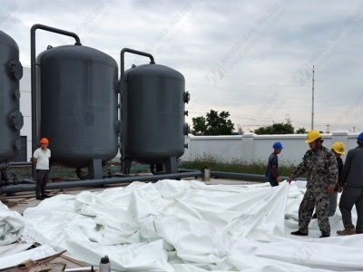 我們正在安裝四川瀘州一污水處理廠沼氣儲氣柜